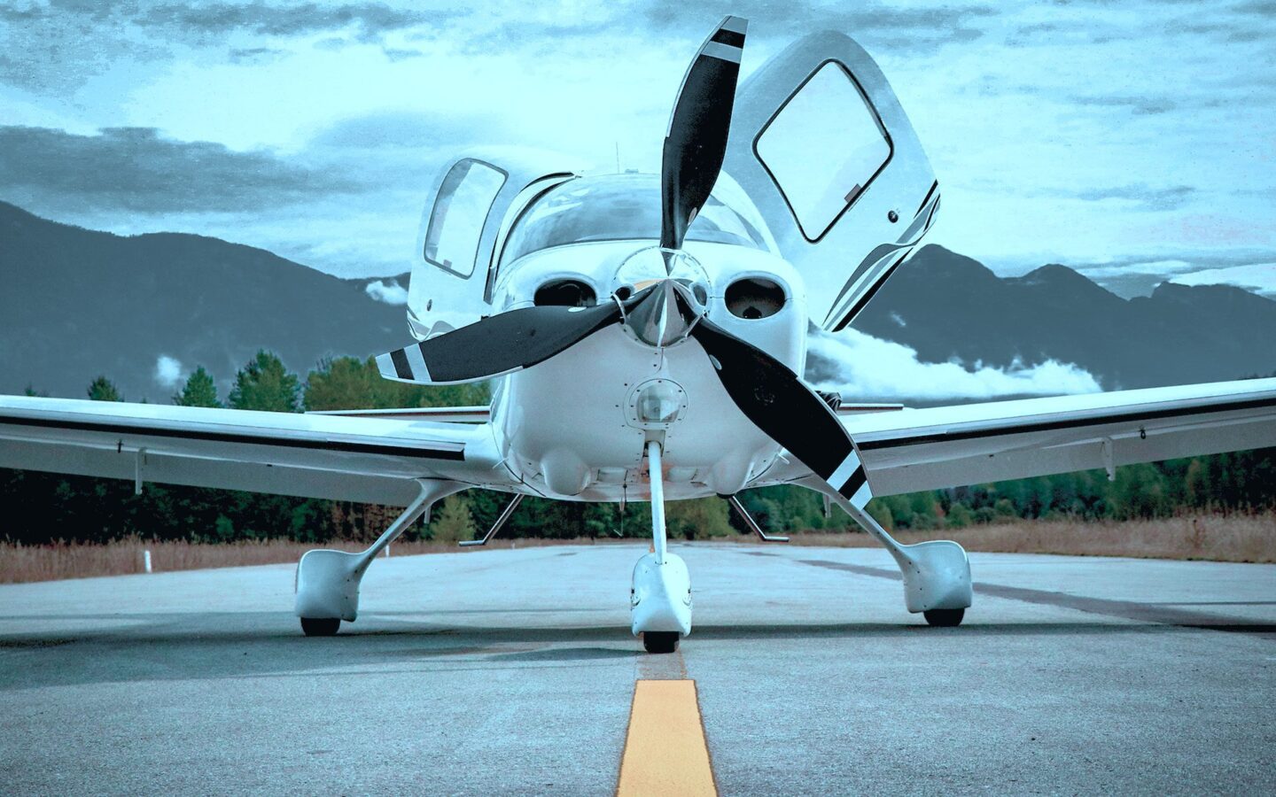 Cirrus Aircraft Names First Wing Jet Center Platinum Service Partner